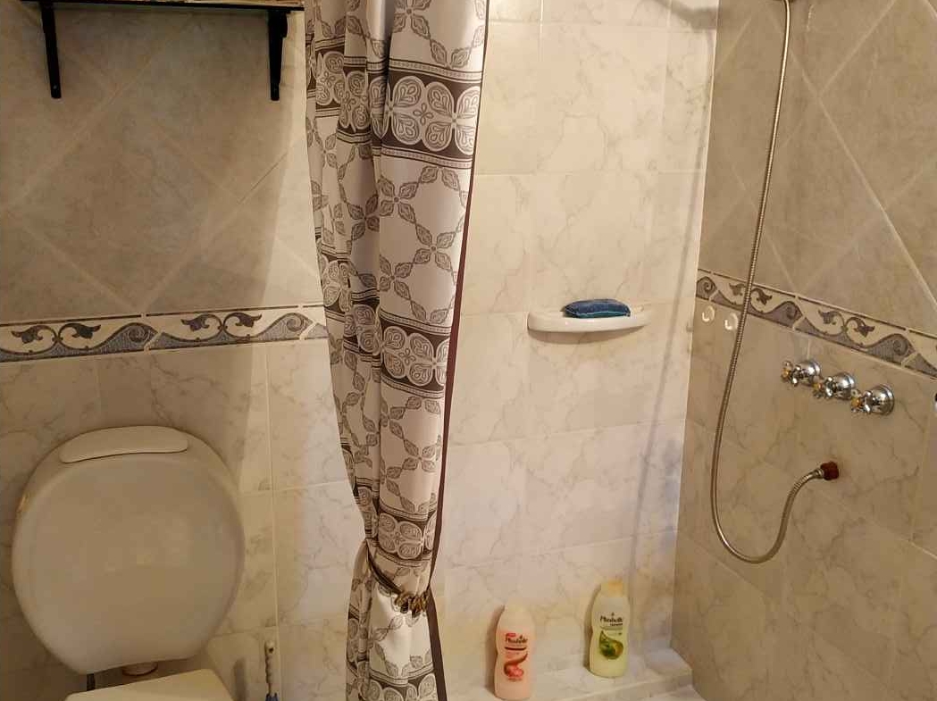 1049
